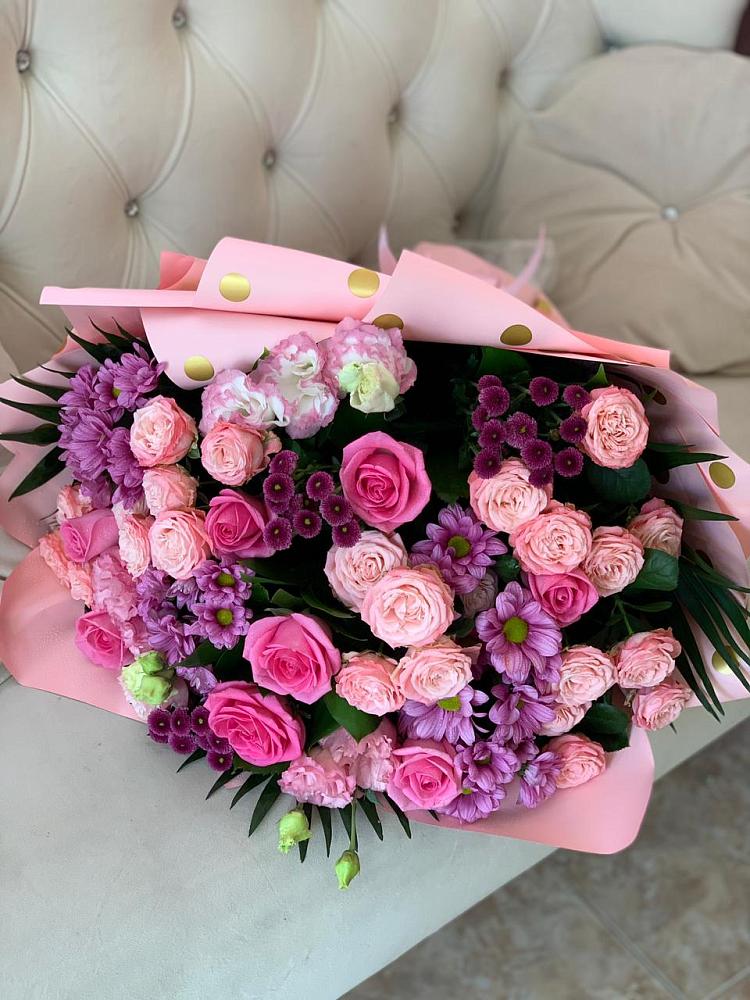 Букет цветов из: Хризантемы, Розы и Лизиантусы в Здвинске