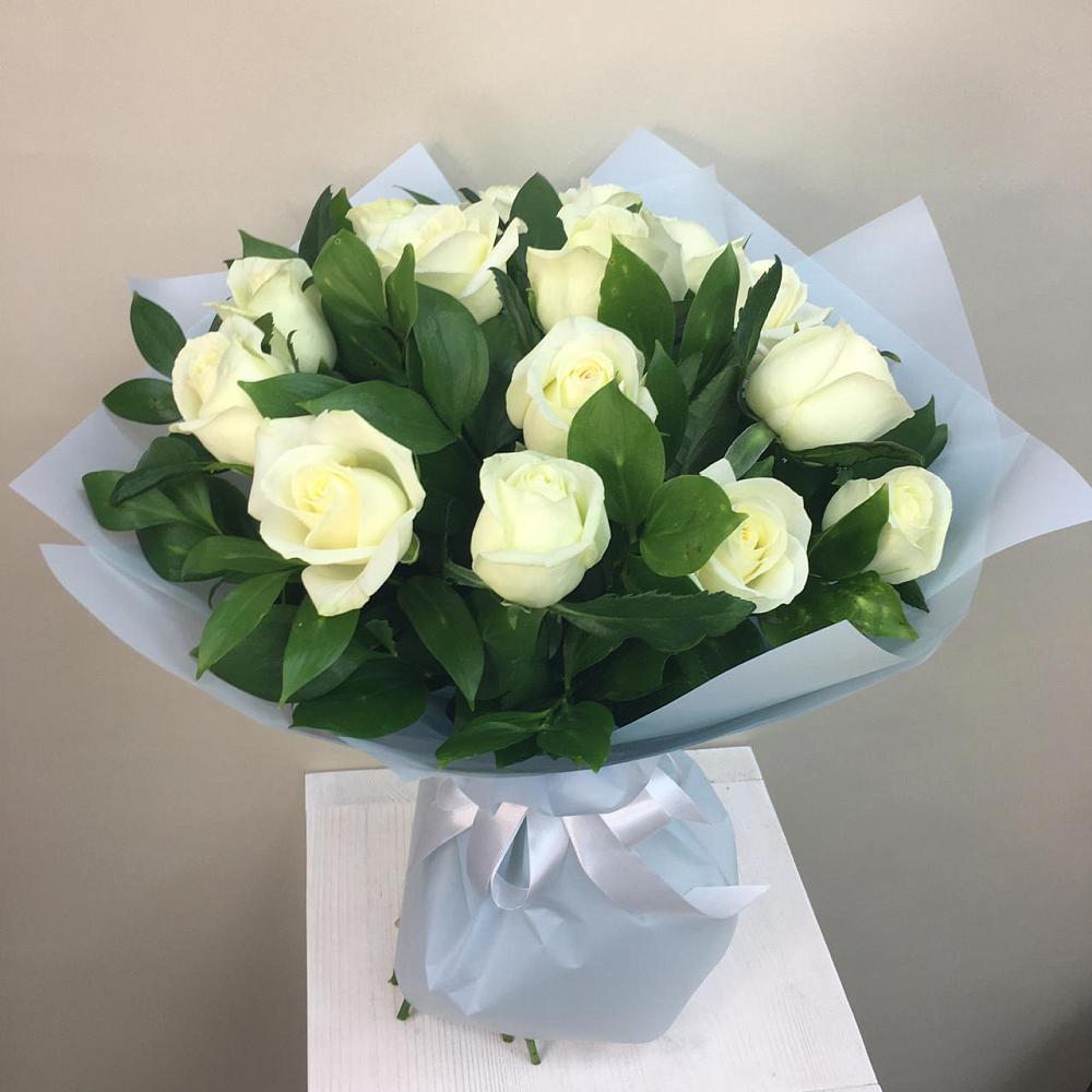 Букет 15 Белых роз Проуд в Здвинске