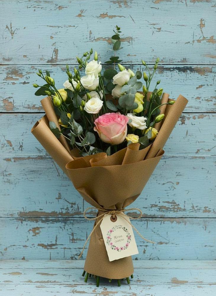 Букет цветов из: Розы и Лизиантусы в Здвинске