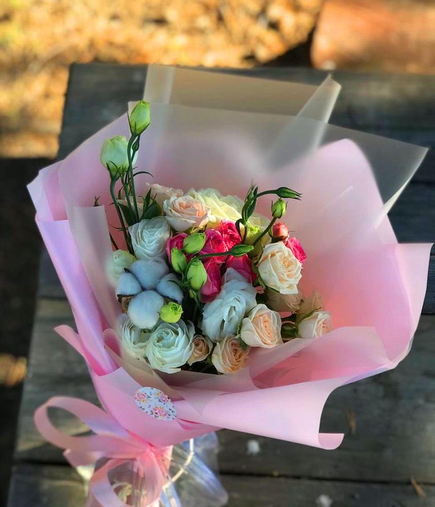 Букет цветов из: Розы и Лизиантусы в Здвинске