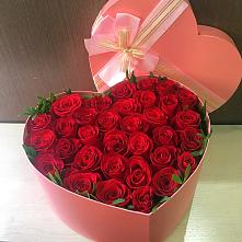 Цветочная композиция из Розы в коробке в виде сердца в Здвинске