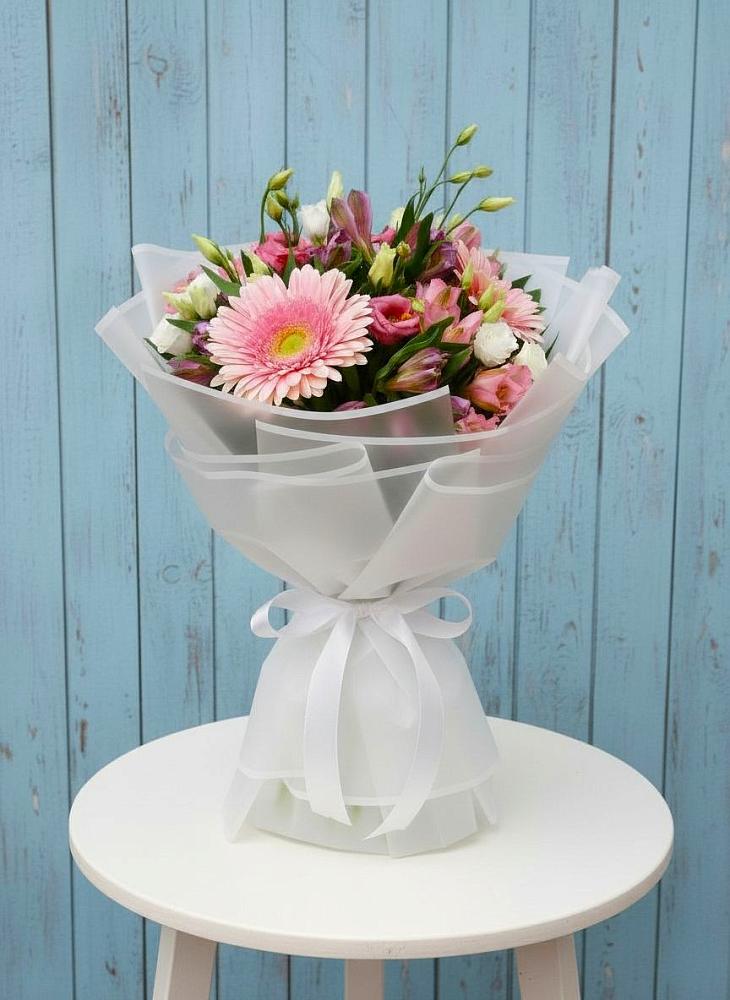 Букет цветов из: Герберы, Альстромерии и Лизиантусы в Здвинске