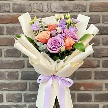 Букет цветов из:  Лизиантусы и Розы в Здвинске