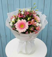Букет цветов из:  Герберы, Альстромерии и Лизиантусы в Здвинске