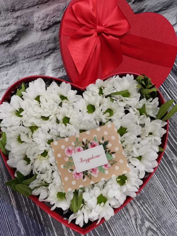 Цветочная композиция из Хризантемы в виде сердца в Здвинске