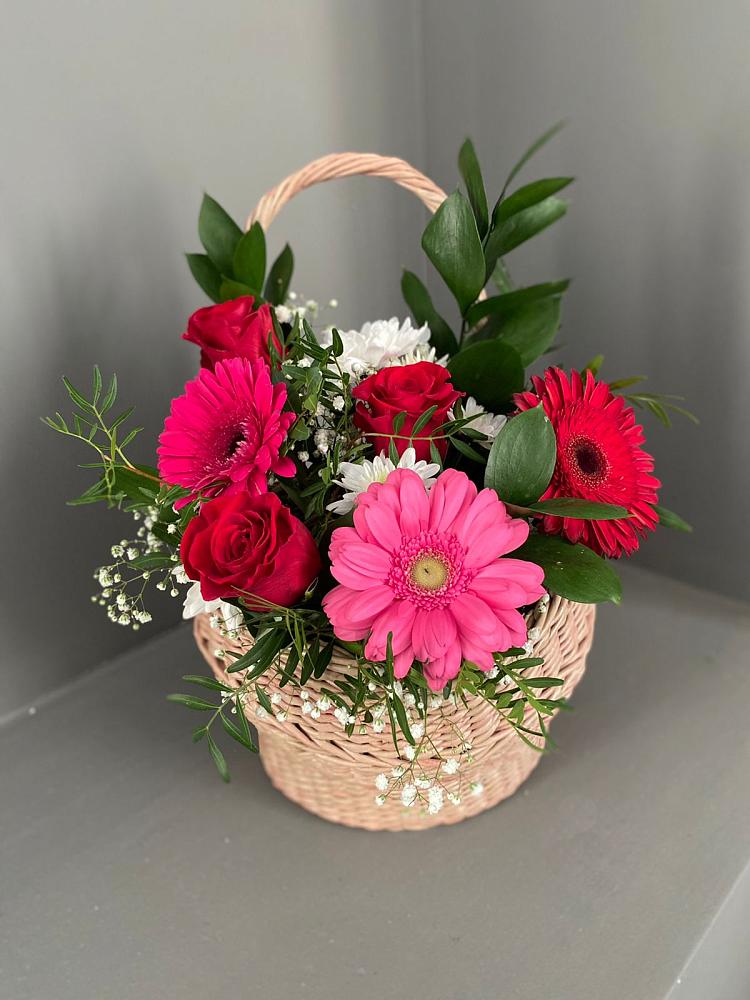 Цветочная композиция из Розы, Хризантемы и Герберы в корзине в Здвинске