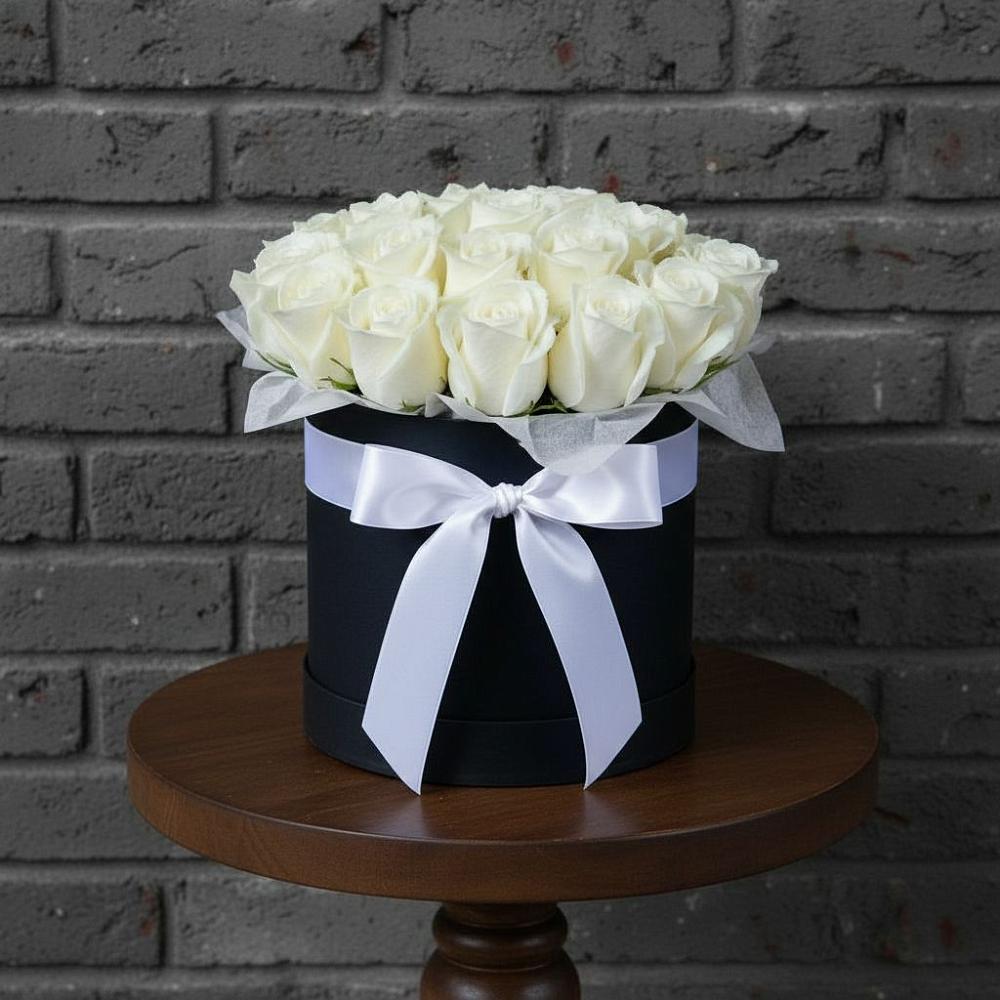 Цветочная композиция из Розы в шляпной коробке в Здвинске