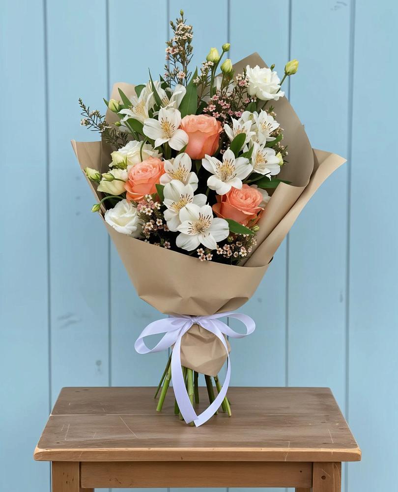 Букет цветов из: Альстромерии, Лизиантусы, Розы и Хризантемы в Здвинске