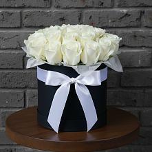 Цветочная композиция из Розы в шляпной коробке в Здвинске