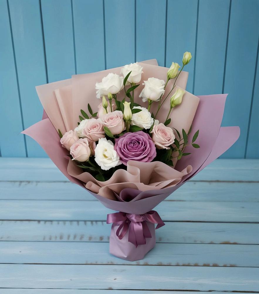 Букет цветов из: Розы и Лизиантусы в Здвинске